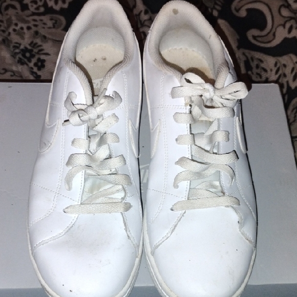Nike White Athletic Shoes - Picture 1 of 3